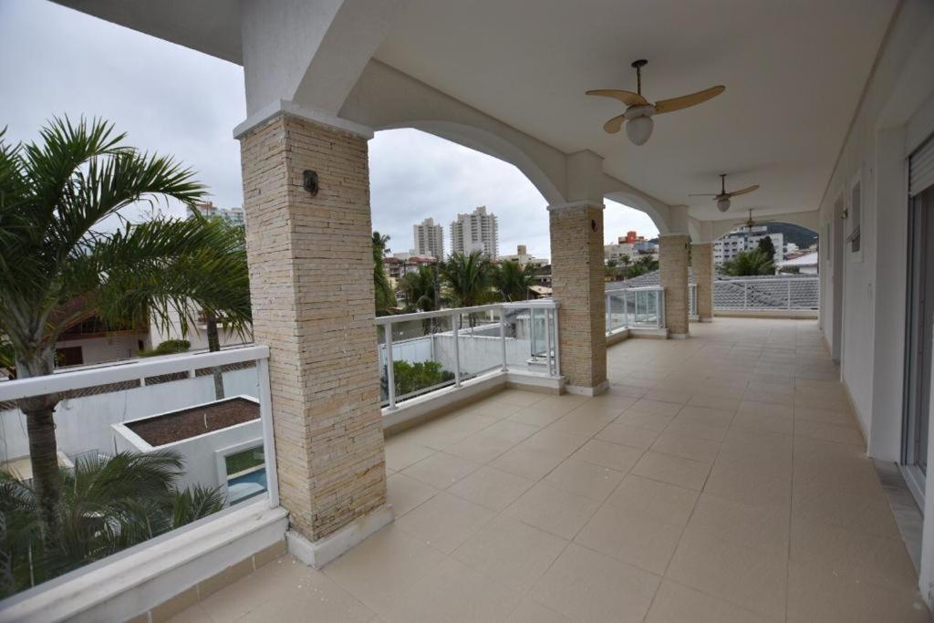 Casa Com Piscina A 150M Da Praia Da Enseada غوارويا المظهر الخارجي الصورة