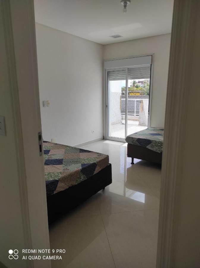 Casa Com Piscina A 150M Da Praia Da Enseada غوارويا المظهر الخارجي الصورة